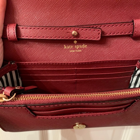 COPY - Gorgeous maroon Kate spade crossbody! 🎀❄️🌹 - Picture 3 of 9